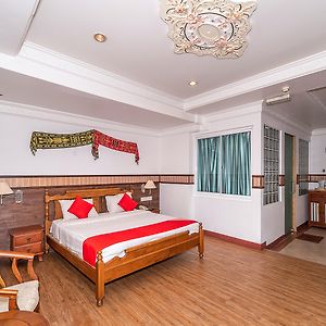 OYO 89864 Hotel Holiday Park